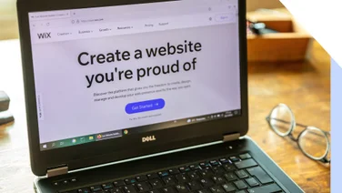 Laptop showing Wix homepage with a button to sign up to the website builder