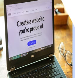 Laptop showing Wix homepage with a button to sign up to the website builder