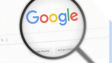 Magnifying glass hovering over the Google homepage