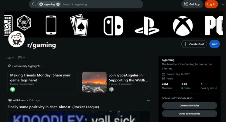 r/gaming subreddit homepage showing recent posts, total members, and online users