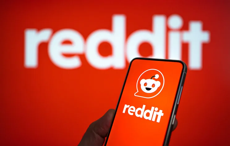 Reddit Logo on desktop and phone screens