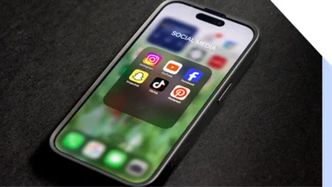 social media folder on an iphone containing 6 apps
