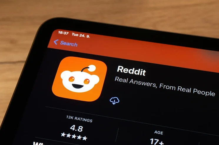 ipad app store open on the reddit app