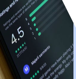 a mobile displaying a rating of 4.5 stars from 27,777 reviews and a user comment about performance.