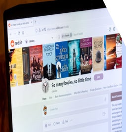 r/books subreddit page shown on a desktop screen